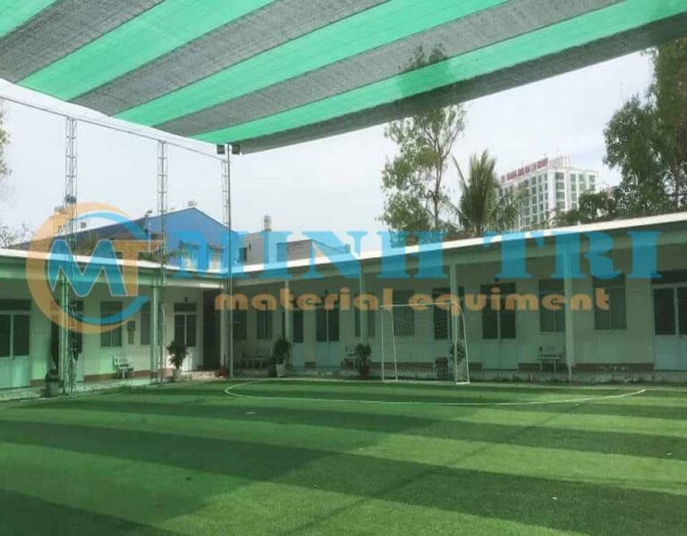 Hình thi công lưới che nắng tại Khánh Hòa – minh họa ứng dụng căng lưới