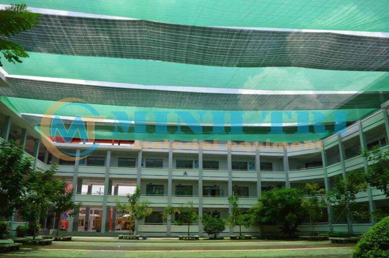 Lưới che nắng lắp đặt cho sân trường