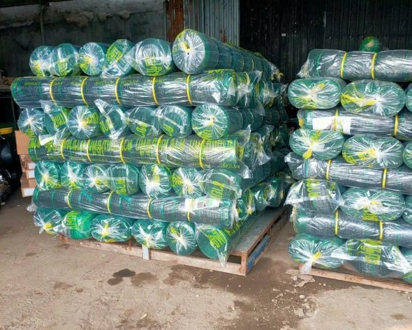 Các cuộn lưới che nắng Thái Lan đóng kiện trong kho